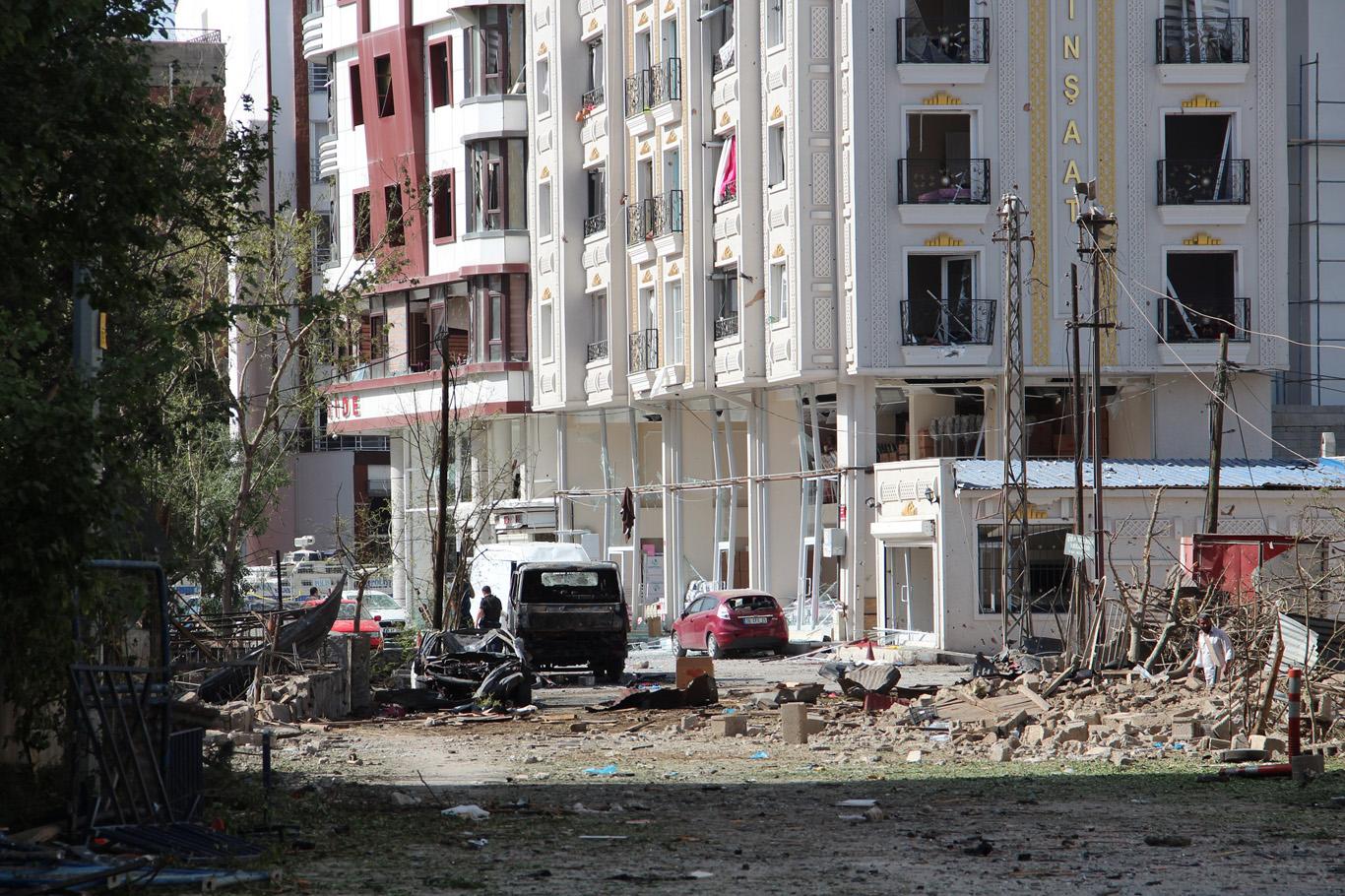 Van’daki saldırının tahribatı gün ağarınca ortaya çıktı